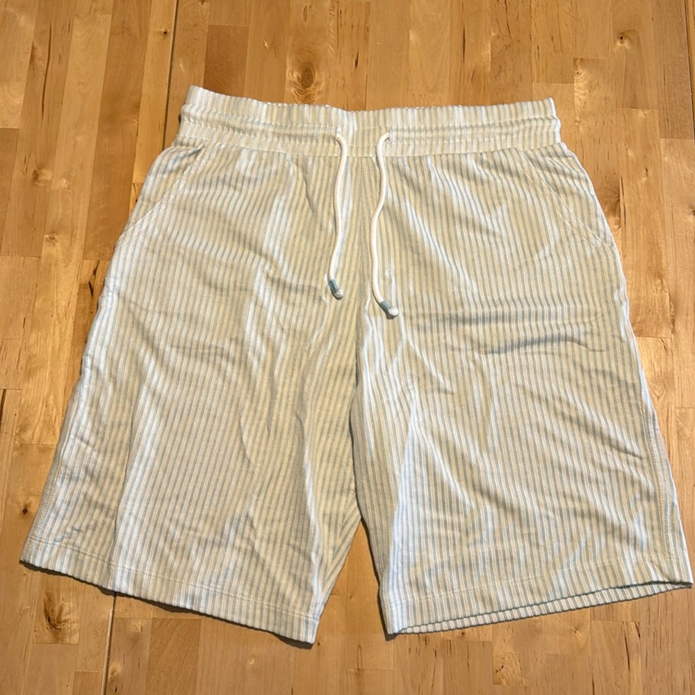 ZARA SEERSUCKER SHORTS Really good conditions like new.